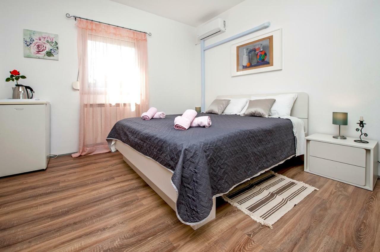 Rooms Mariana Rovigno Esterno foto
